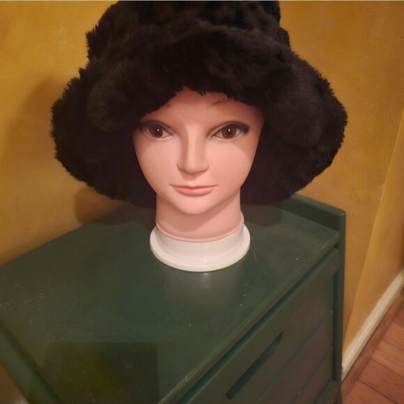BLACK FAUX FUR MINK CLOCHE